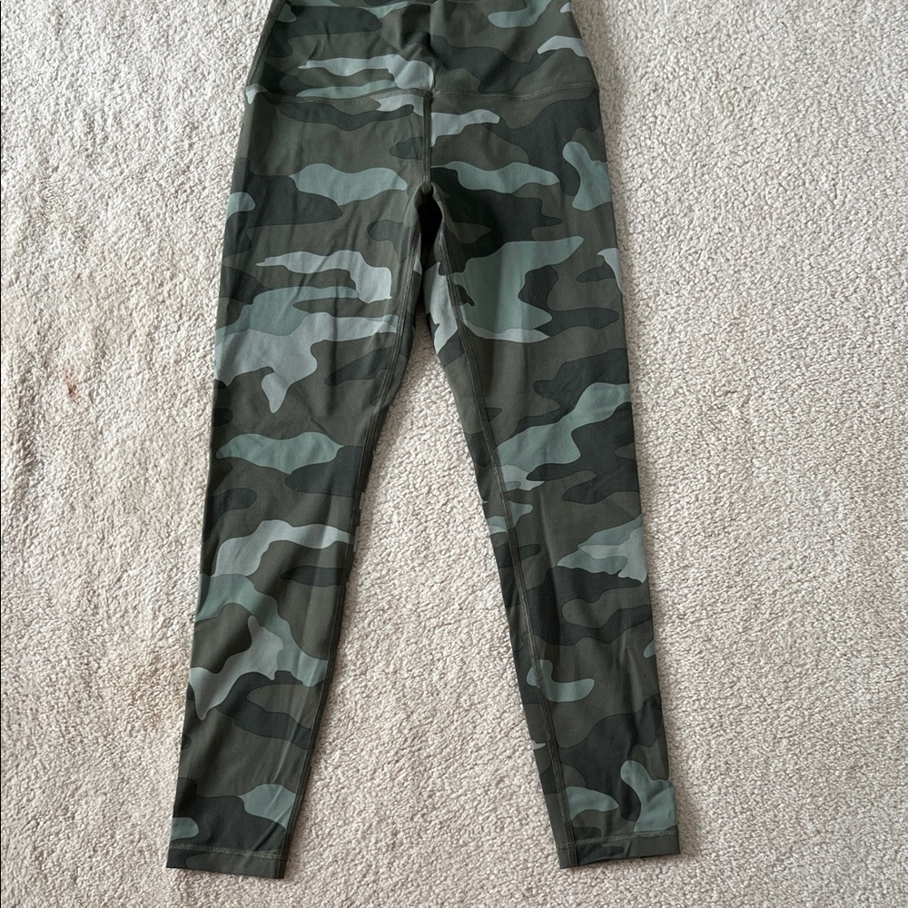 NWOT PINK Camouflage Leggings